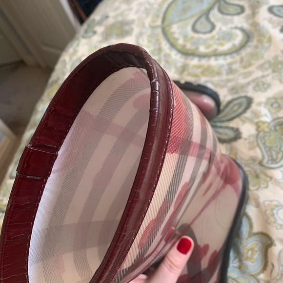Burberry Heart Print Check Rain Boot - Picture 6 of 8